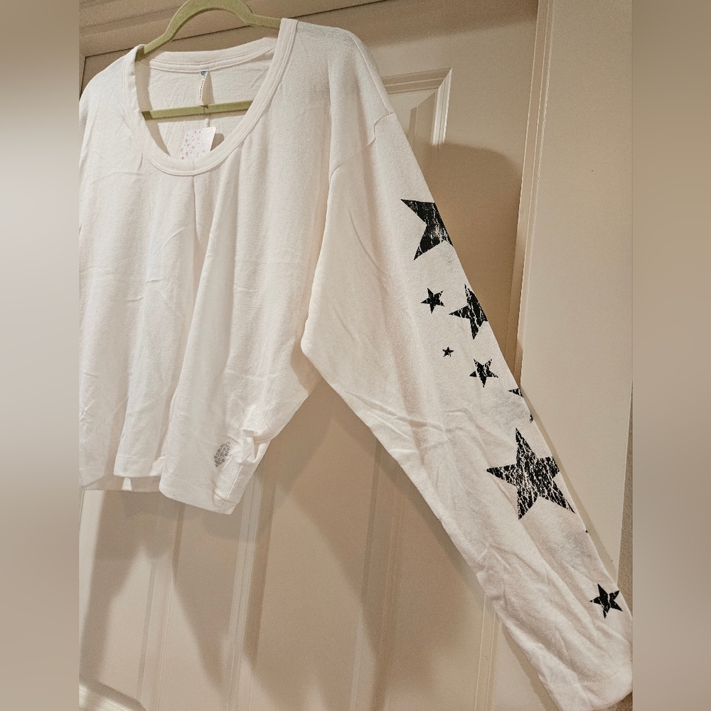 Free People Melrose Graphic Tee Long Sleeve ScoopNeck Crackle Stars XS White NWT - Picture 6 of 15
